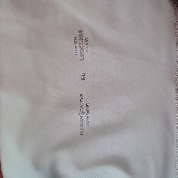 2 Pairs Old Navy Maternity Leggings - Picture 2 of 3